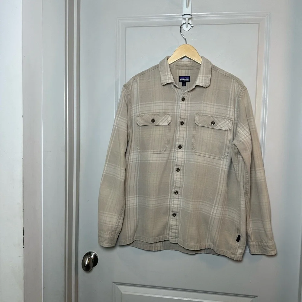 Patagonia Long Sleeved Fjord Tan Neutral Button Up Organic Cotton Shirt, Large